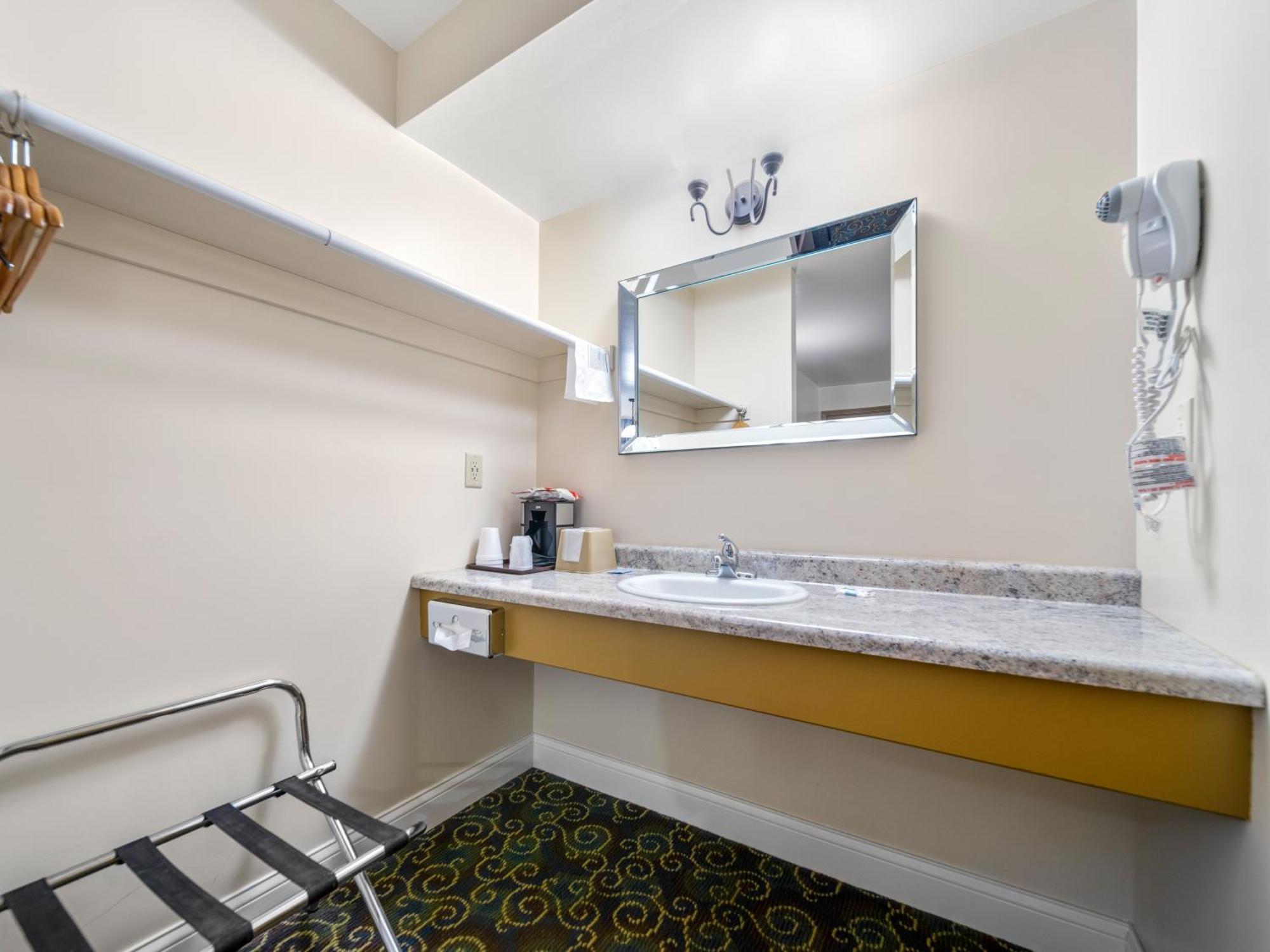 Kingsway Inn Caro Room photo