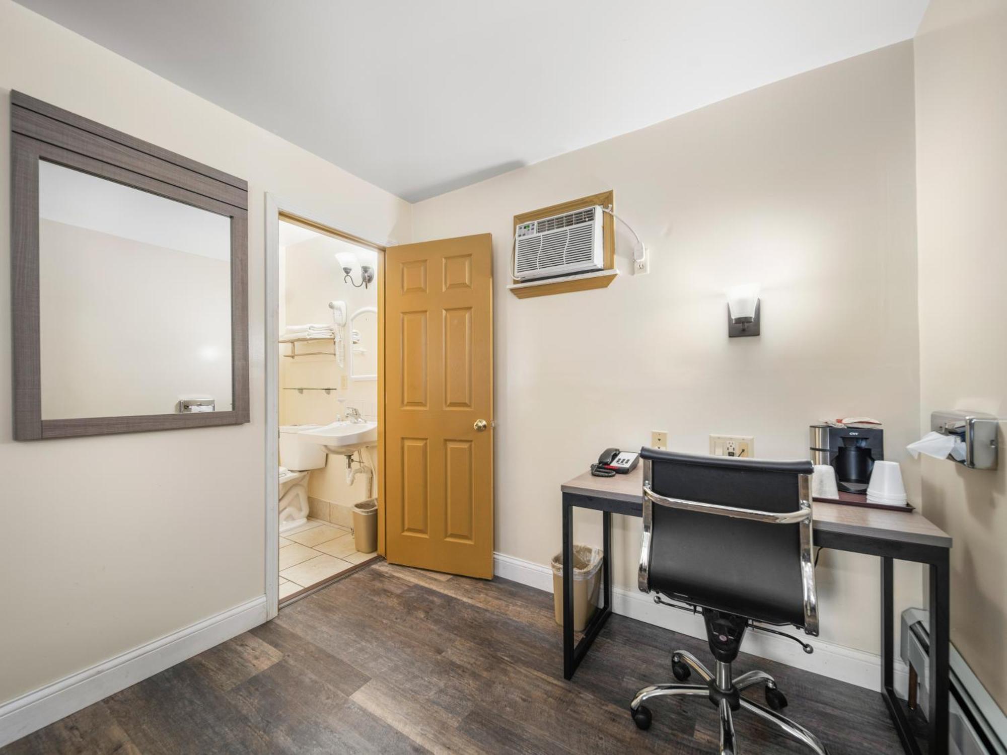 Kingsway Inn Caro Room photo